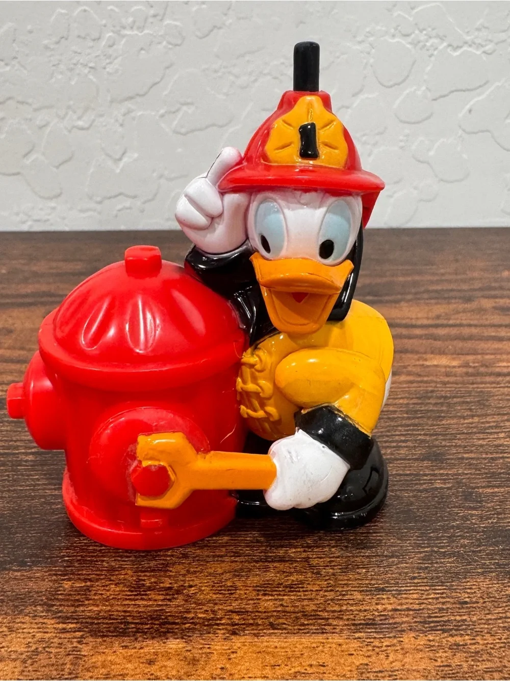1988 Disney's Fireman #1 Donald Duck w/Moveable Arm Candy Dispenser